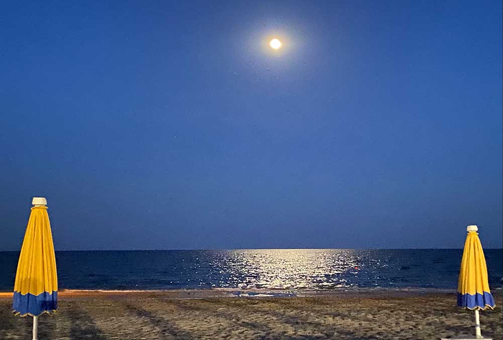 Vollmond am Strand am Meer